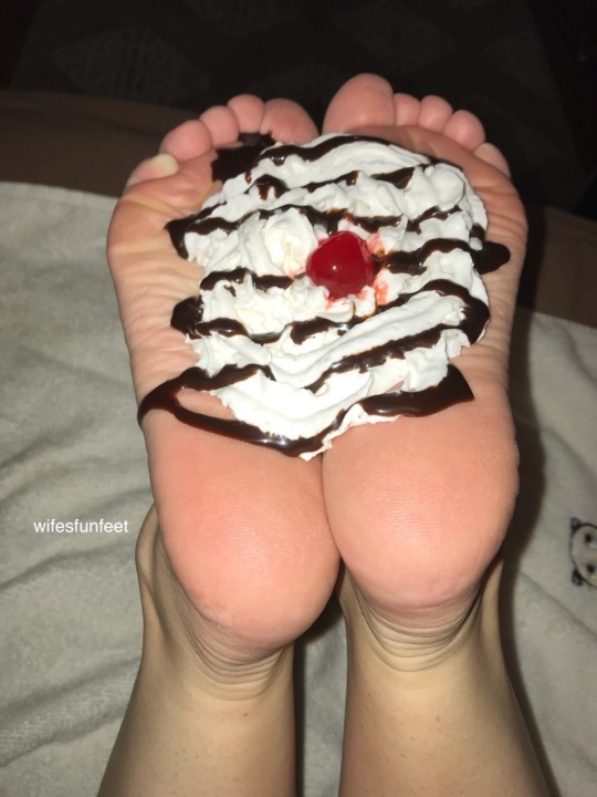 Sex wifesfunfeet: Maybe a spoon isn’t necessary pictures