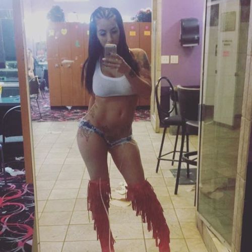 stripper-locker-room:  kbabii0o9