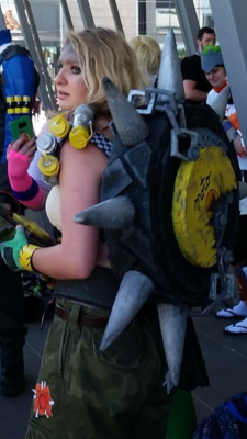 ashamedofmybrain:  So here’s a pic someone snapped of me as Junkrat at PAX AUS this year, I look real worried about something hahahaha Was a really fun day on Sunday ^_^