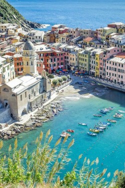 watergirl78:  dreamingofgoingthere:  Vernazza, Cinque Terre, Italy  😍❤️🙌🏻  I&rsquo;d retire here&hellip;  yes, I think that works for me. 