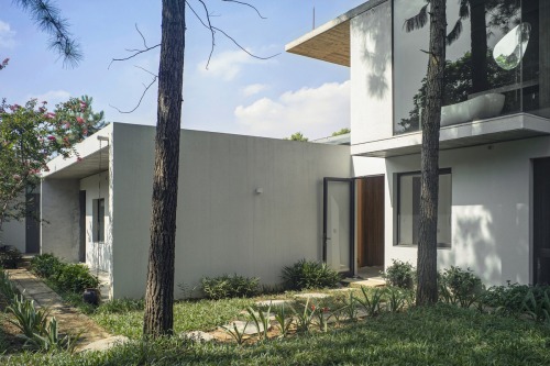 A Lush Vietnamese Villa Built To Accommodate Multiple...