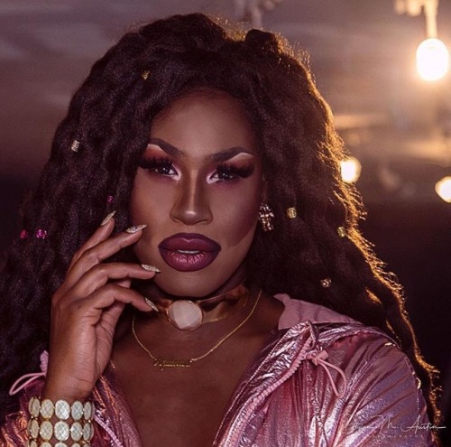 divaendk:  missfame:  shea coulee by dylan m austin 💋✨💋✨💋  Follow The Diva Files