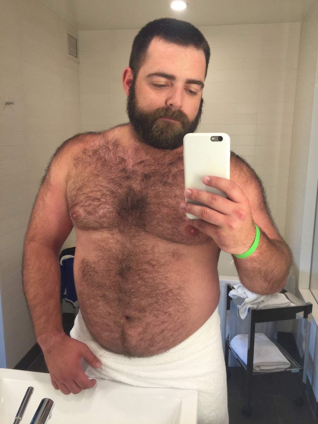 alexunderbear:  all that hairy goodness + beard goals: