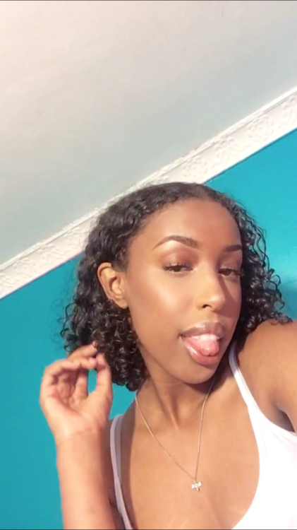 ayvshia:screenshots from a video>>>