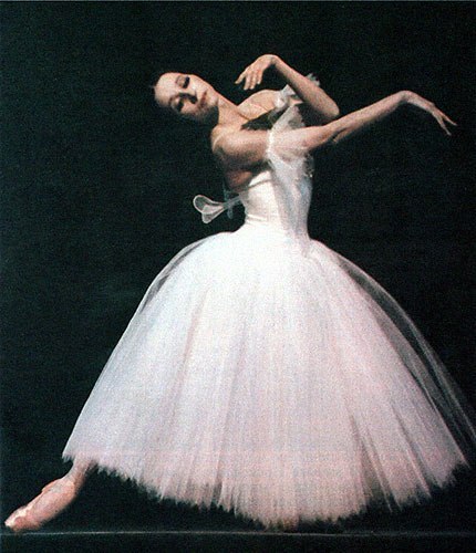 lasylphidedubolchoi:Natalia Bessmertnova as GiselleBolshoi photo archives