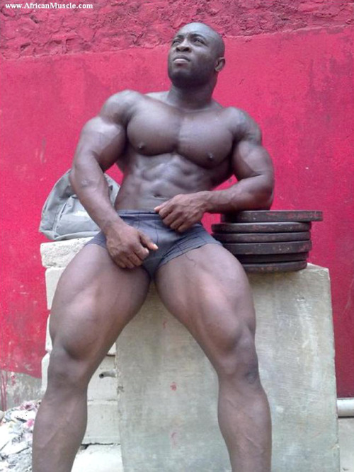 blkbugatti:  hairyblklvr:  Pedro Pitchu, bodybuilder from Angola  love this sexy african trade 