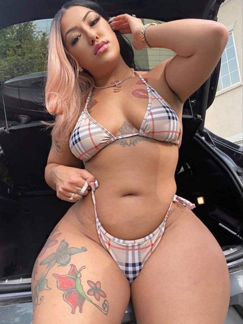 thicksexyasswomen:  💋@thicksexyasswomen