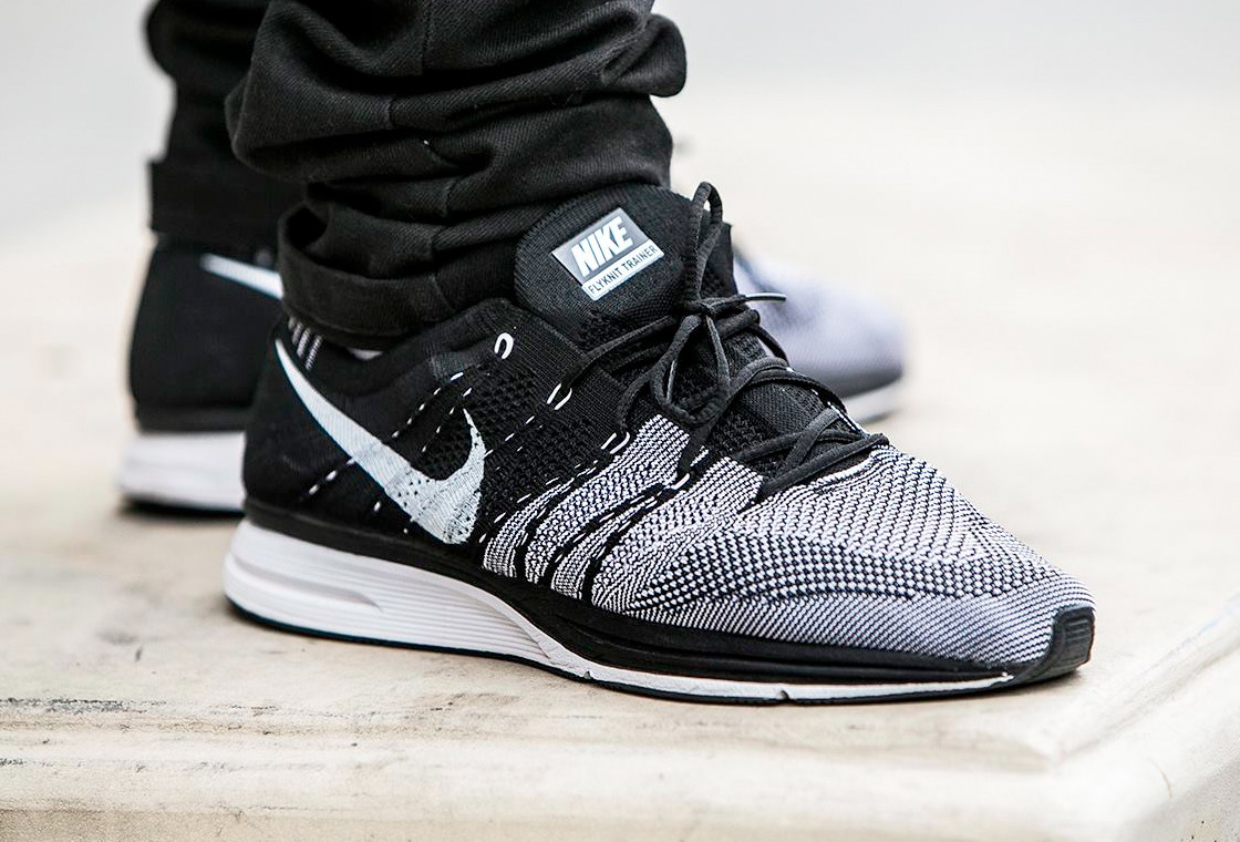 nike flyknit trainer black white