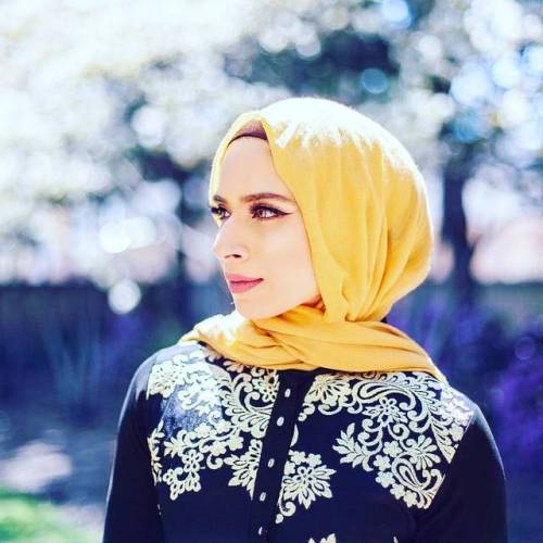 Pretty spring #HijabiStyle from @makeuphijabs - Just wanted to THANK my talented photographer @weddi