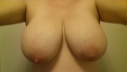 fuckhertitties:  some big motherfuckers here, perfect to suck, fuck and fondle