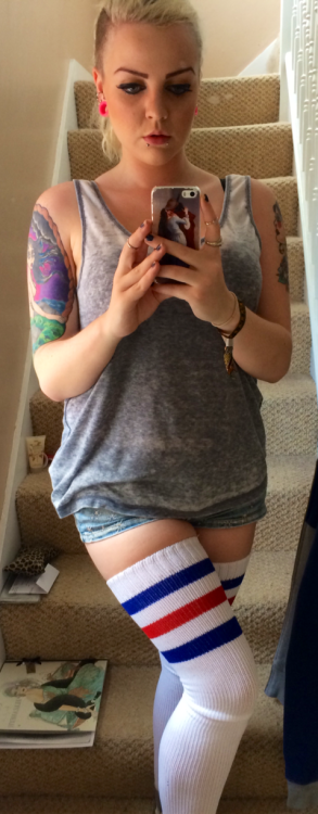 agrumpyhornyartstudent: Going to a party tonight woop woop