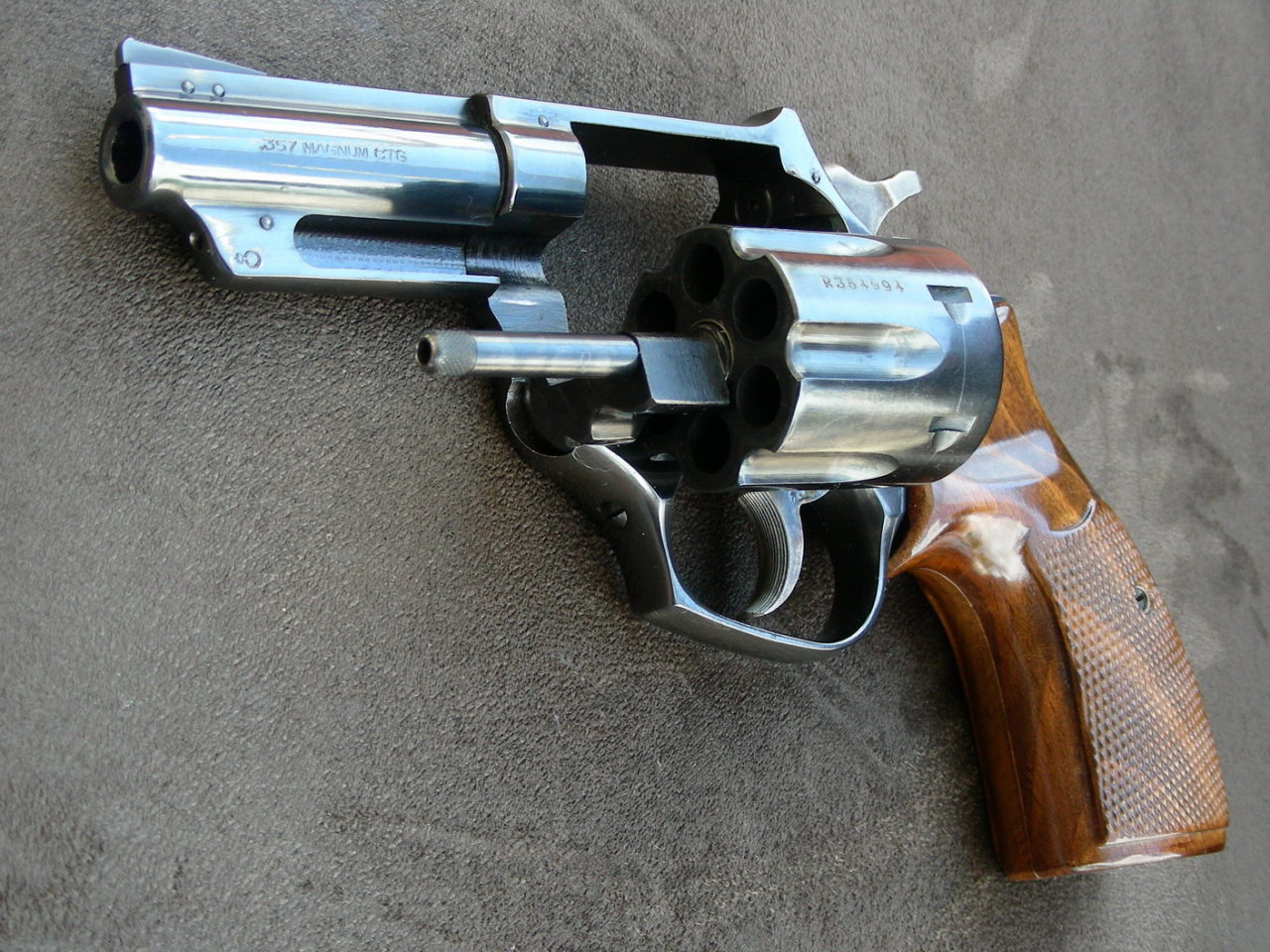 sturdy-wrists:  FN Barracuda [9mm/.38 Special/.357 Magnum]