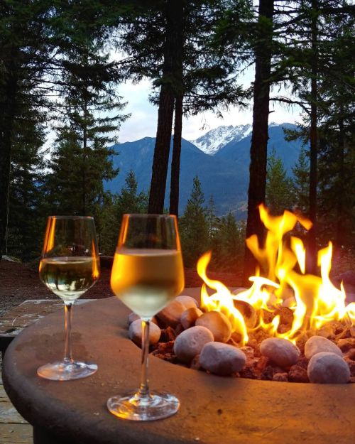 wanderluhsts:@joffrecreekcabins   Yes please….