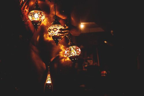 fuckingfilthyminds:  Lamp light
