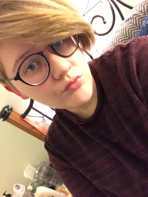 miloisqueer:  Just straightened my hair for the first time in months. Feeling handsome and adorable! Give me compliments!! 😊 