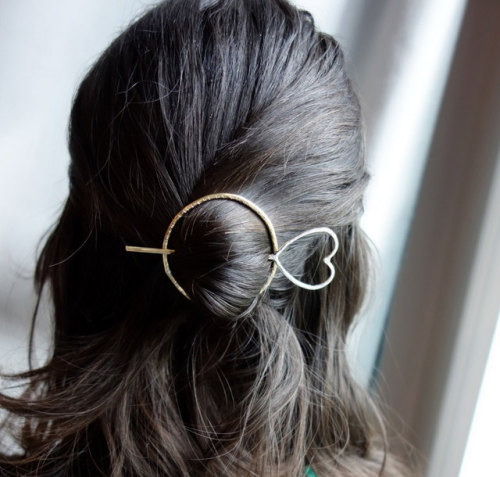 darkersolstice: sarahbethlibrarian: chimpannez: professorwithoutacause: sosuperawesome: Hair Accesso