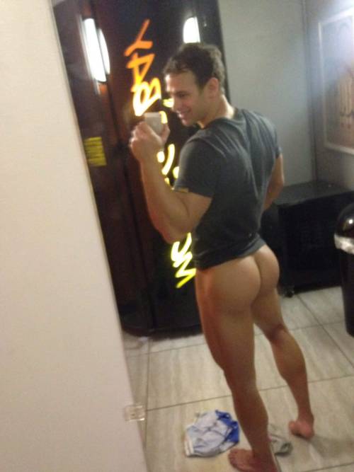 XXX awesomecockass:  Everyone loves Bryan Hawn’s photo