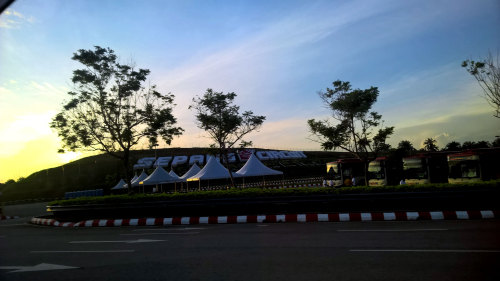 Malaysian GP: Friday (Full story below the cut)I left home at about 6.20 a.m., and reached the circu