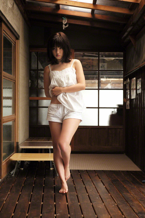 kawaiileg:  真野恵里菜｜美脚・脚フェチTumblr