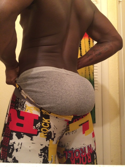 ishitcupcakes:  😛🍑 Thick For Sumn
