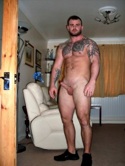 real-guys-naked:   Real Guys - NAKED!  http://real-guys-naked.tumblr.com/