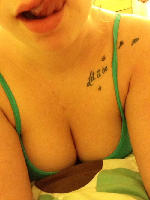 nymphonic-cunt: Cleavage is a fun thing