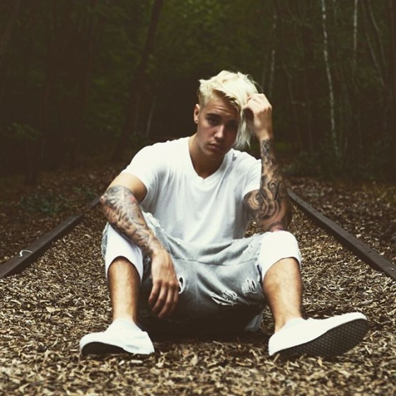 dominicanblackboy:  A hot celeb moment wit Justin Bieber new naked look!😍