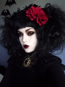 noble-of-shadows:  I hosted a vampire tea