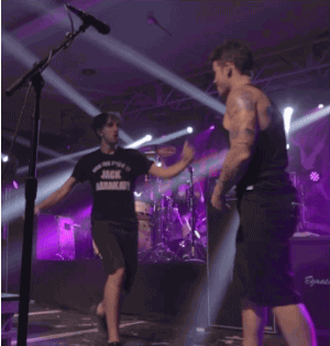 jaimestwistypenis:  alltimelow-count-me-in:  solongthanksfortheherpes:  then-it-fell-apart: