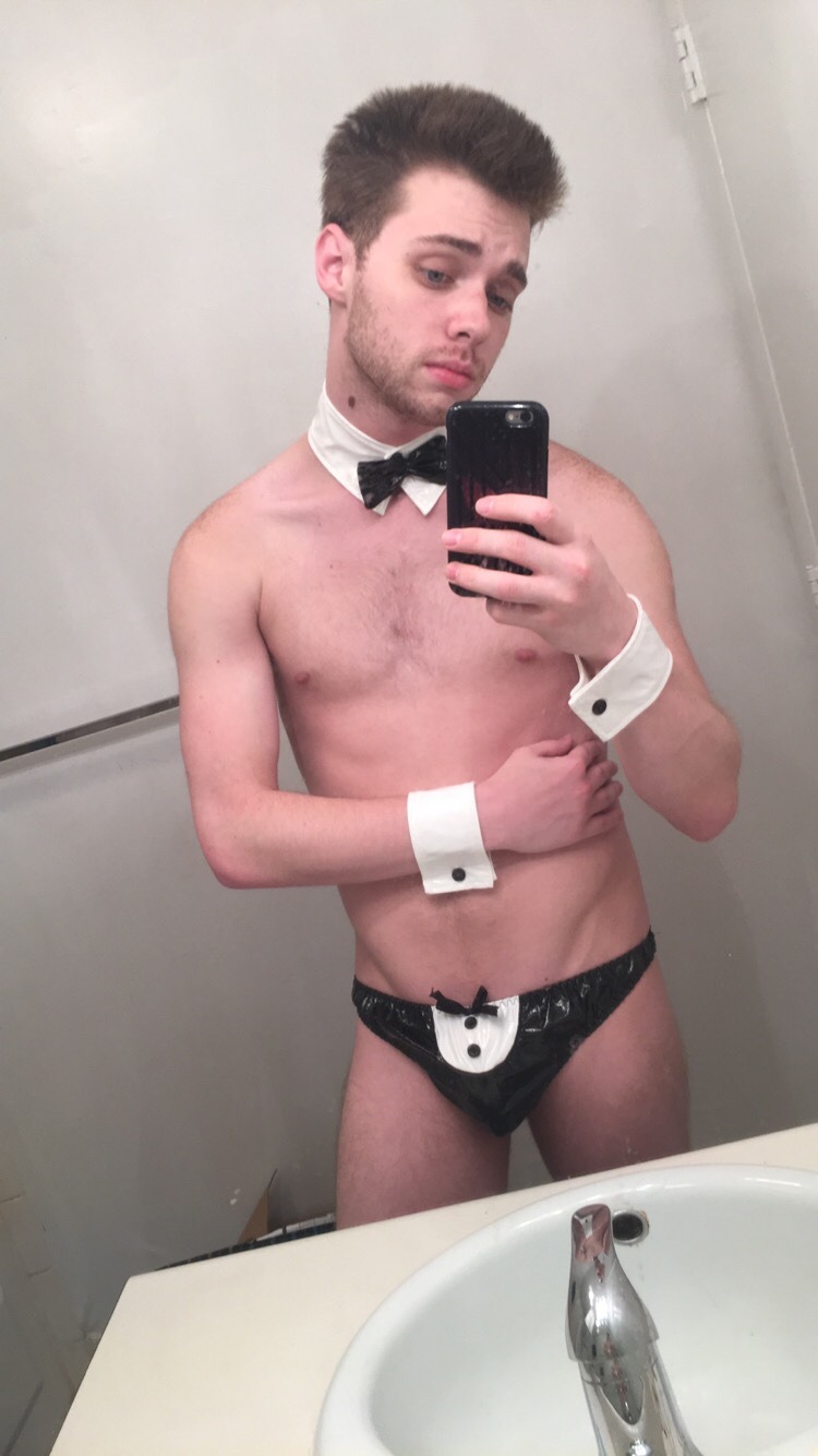 sambaaaa:  haveitjoeway:  I’m a stripper now  Boys. In. Thongs.