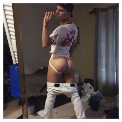 properfaggot:  I fucking love baseball season.