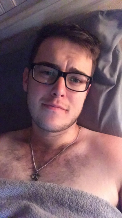 rearadmiral16:Long days call for Queer Eye in bed