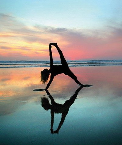 the-history-of-fighting:  girls-do-yoga:  Yoga girl http://yoga-girls.blogspot.com/