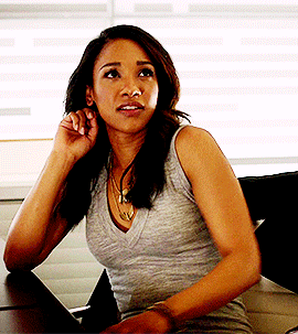 lovingmccall:Iris West: favourite outfits and hairstyles 14/? 
