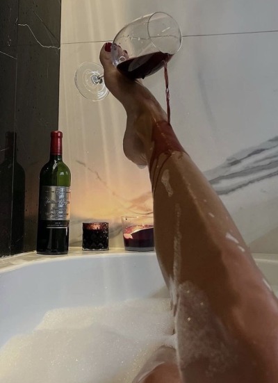 444ureyezonly:relax with me 