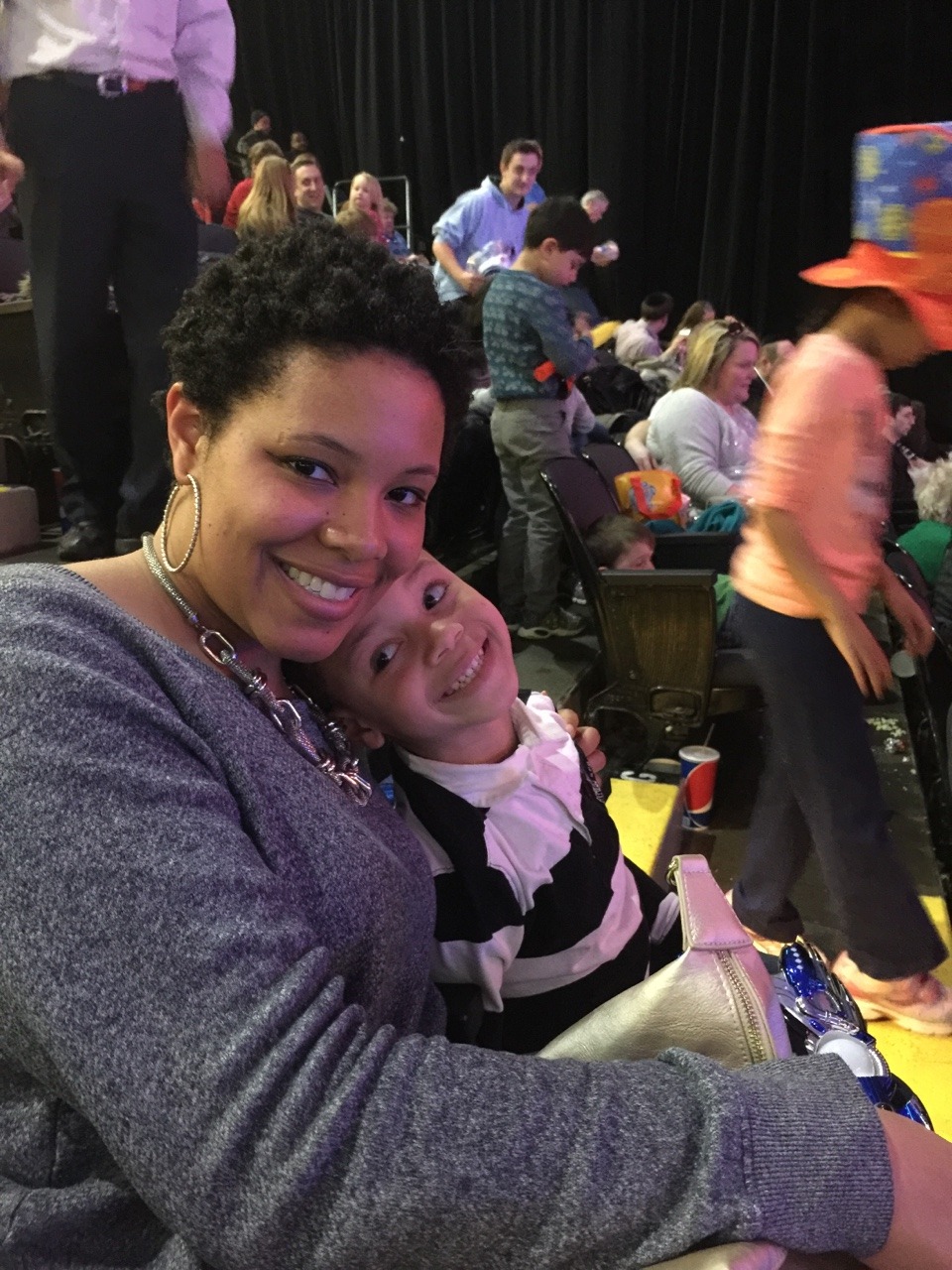 neonlyfefarelle:  Circus selfies with my ridah!
