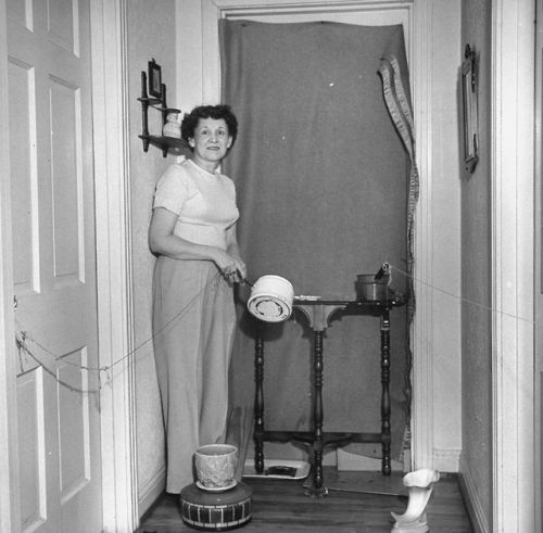 moonlightmurders: May 1946: Mrs. Henry Rochelle, Texarkana resident, sets booby traps to warn of The