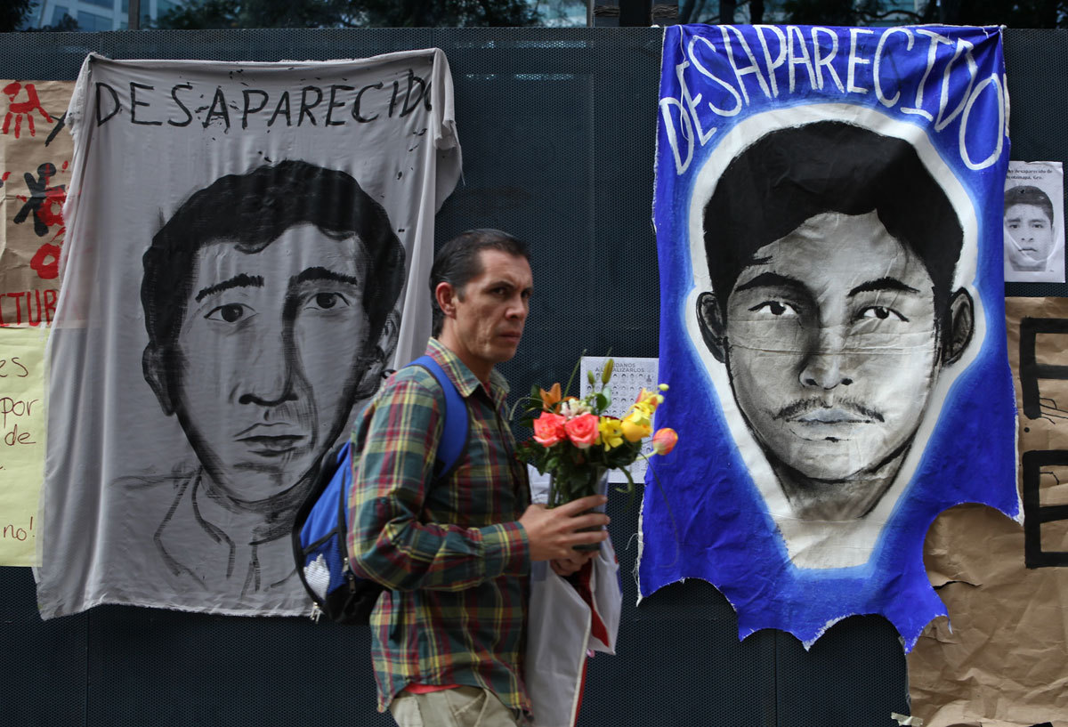 thinkmexican:
“Mexican Students Demand Justice for Missing Normalistas of Ayotzinapa
Thousands of Mexican college and high school students gathered on Wednesday to demand justice for the 43 missing normalistas of Ayotzinapa. At more than 30...