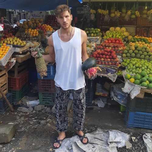 Greek actor Dimitris Papas’ feet