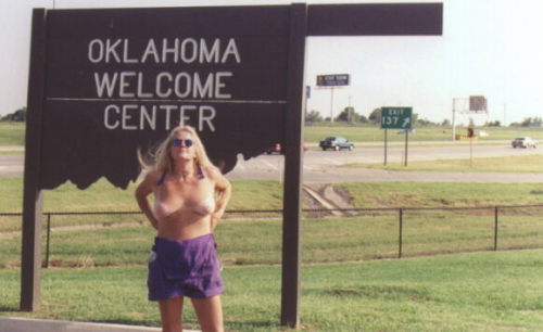 sooner-slut-hunter: okievoyeur4you: foundpicsilike:  Reblogging some Oklahoma flashers!!! Hahaha Lov