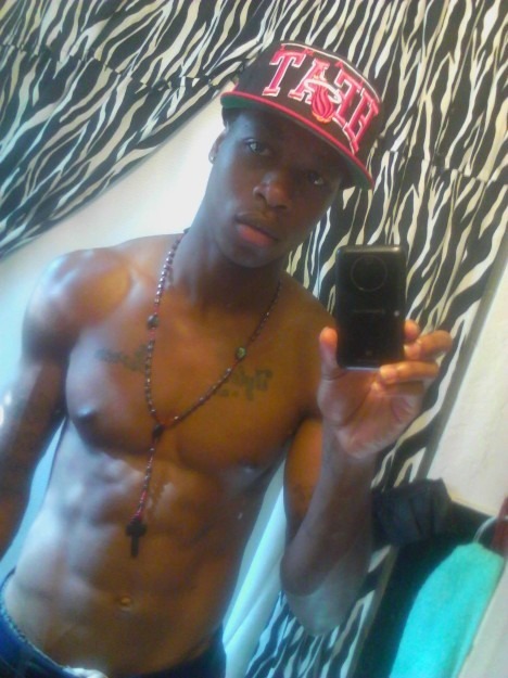 scorpius21:  thequietstoner:  Tavorris  All black nude gay, str8, bi, blog http://scorpius21.tumblr.com/