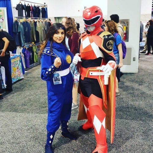 Power Rangers Cosplay duo @wondercon  . . . #powerrangers25 #powerrangers #blueninjettiranger #redra