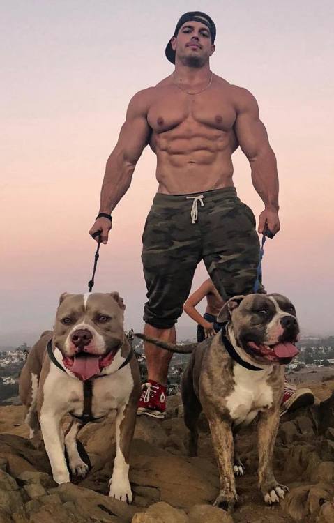 welcometomuscleville:Those big bulls are working Brad’s big pecs leader of the pack