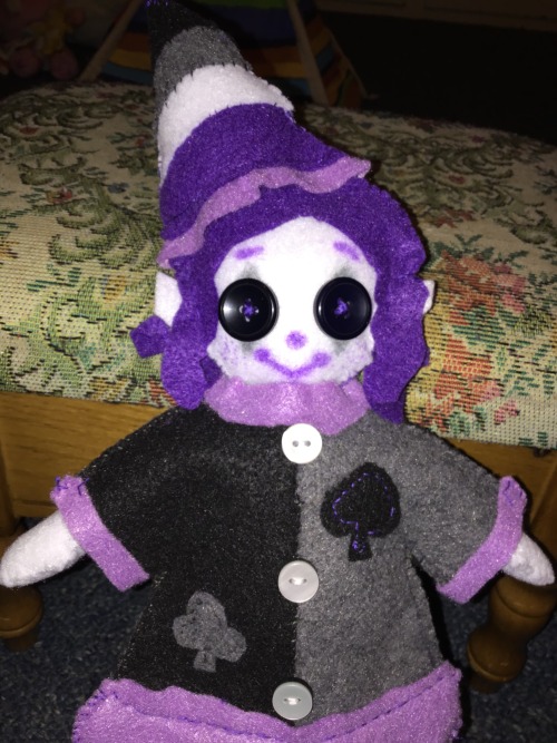 thepastelhobbit:Made a lil ace clown friend~