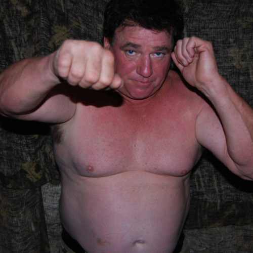 thickbear475: wrestlerswrestlingphotos: Musclebear Outdoors Handsome Daddy from GLOBALFIGHT.com gall