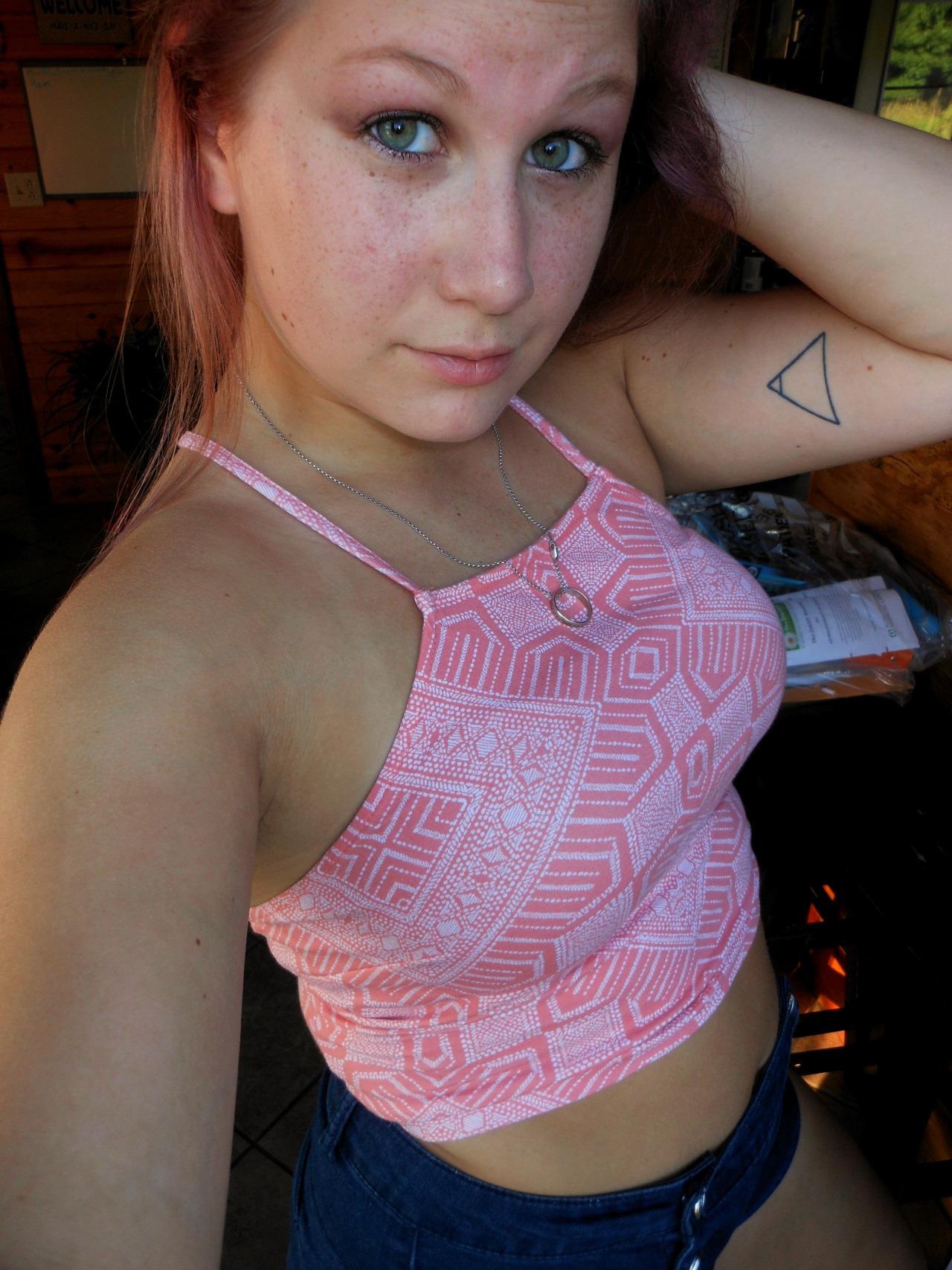 iwilllearntolovetheskiesimunder:  *wishing I was wearing sweatpants and eating cheese