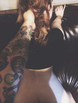   just-a-h0peless-romantic:  someone take sex selfies with me please  