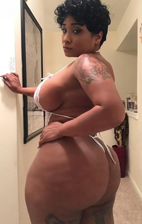blackmamba1972:  addicted2curvez:  #damnsexy  Thicka than a snicka!