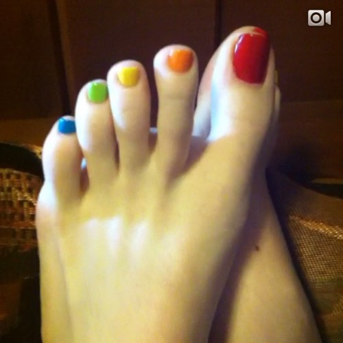 ohmandy56:  Trying out video here on ig :) #rainbowtoes #wiggle #feet #footfetish