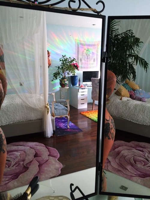 charmaineolivia:  it’s getting jungly in here